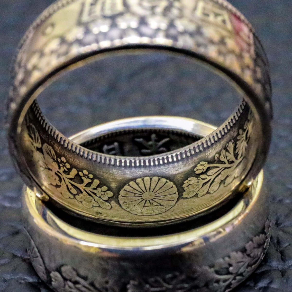 現在通用していない50銭古銭を使ったコインリングの作例