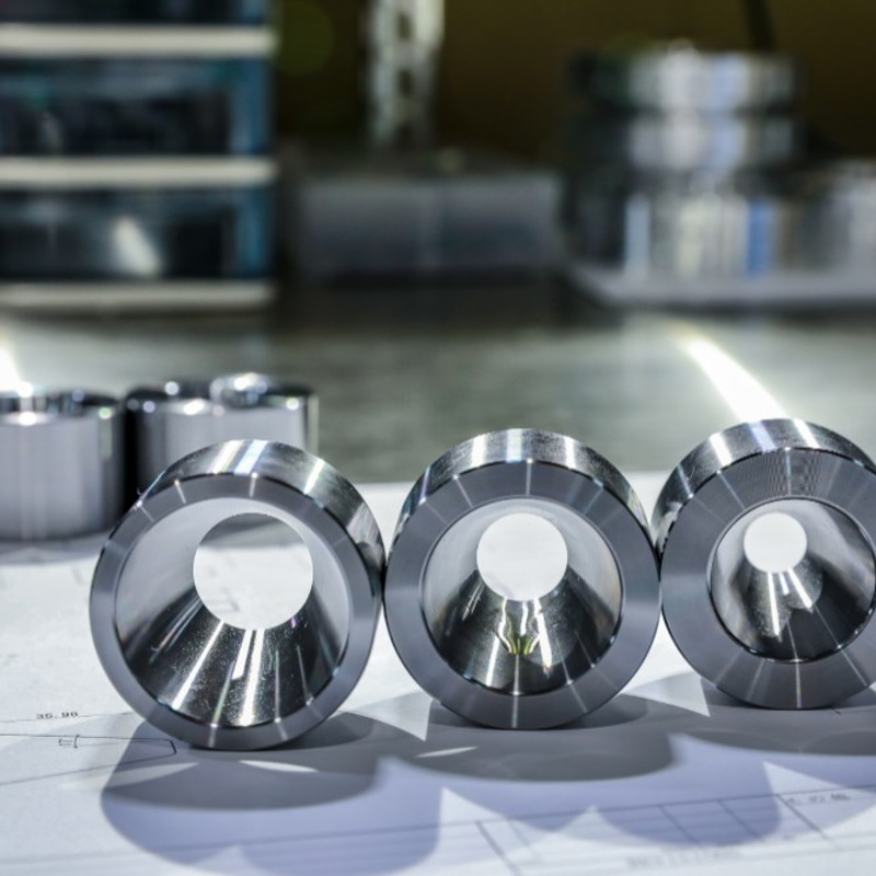 テーパ型3種の金属ダイ